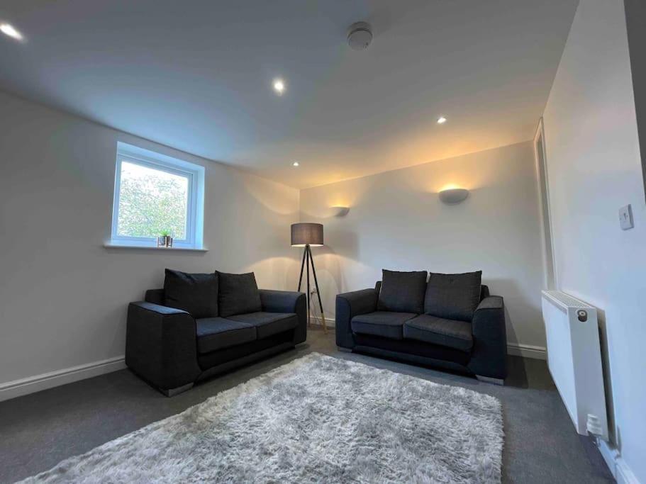 Modern 2 Bedroom Flat In Town Centre Aberystwyth Buitenkant foto